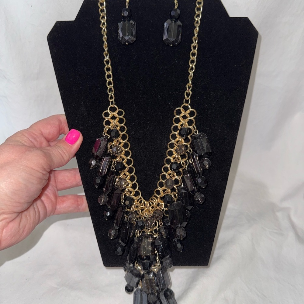 Black & Gold Necklace Set – Elegant Statement Fashion Jewelry